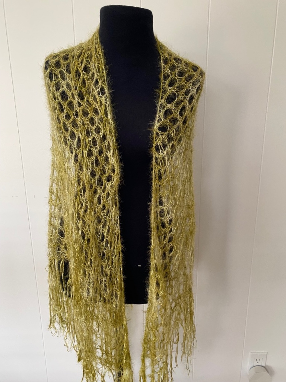 Wonderful Hand Knit Shawl - Picture 3 of 10